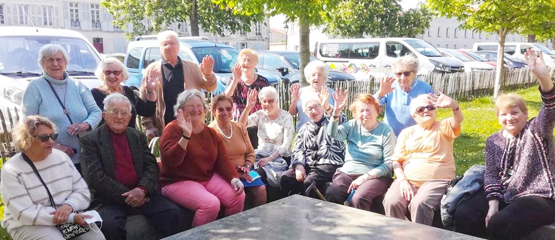 residence-rochefort-femmes-agees-excursion