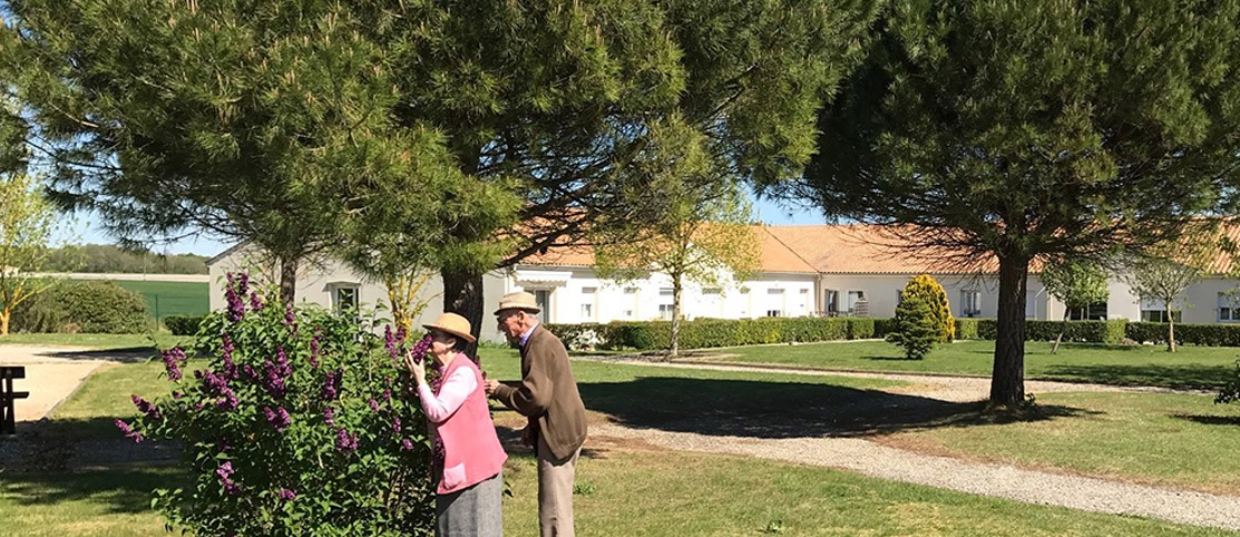 residence-senior-St-Sulpice-de-Royan-parc-arbore