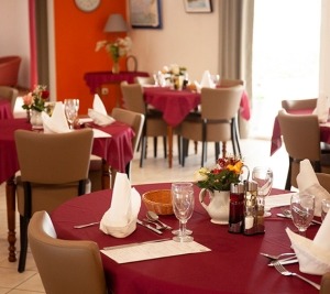 dressage-table-restauration-residence-senior
