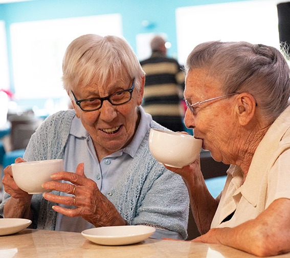 residence-senior-femmes-complicite-cafe