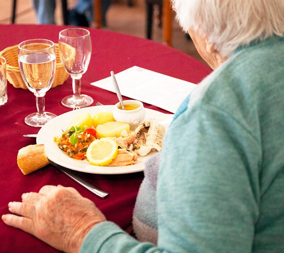 restauration-dans-nos-residences-seniors-repas-a-son-gout