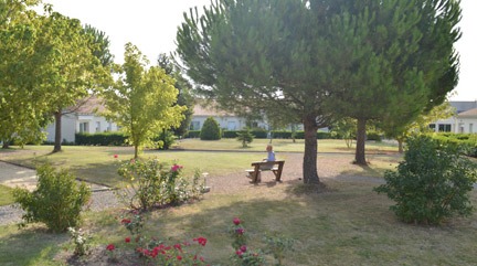 village-senior-residence-services-seniors