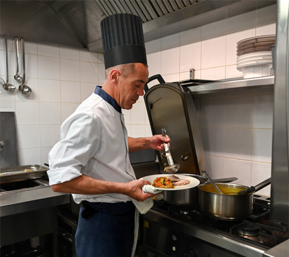 chef_restauration_residence_seniors_charente_maritime le chef API Restauration aux Résidentiels à Tonnay-Charente résidence services seniors